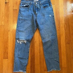Levi’s Premium Wedgie Distressed Jeans Sz 30 Big “E”